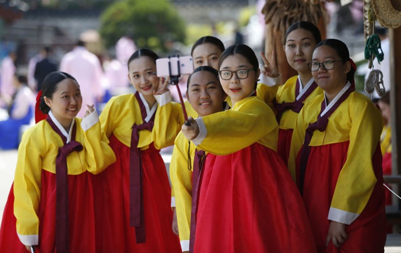 Thanh niên Hàn Quốc háo hức trong Ngày Lễ trưởng thành