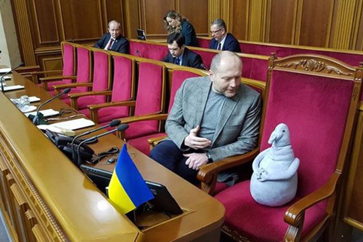 Đằng sau chuyện thú nhồi bông đi họp quốc hội ở Ukraine
