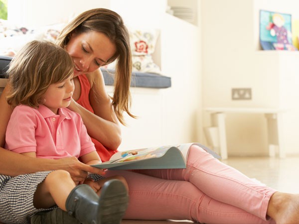 Cách đọc sách cho con giúp bé tăng cường trí não