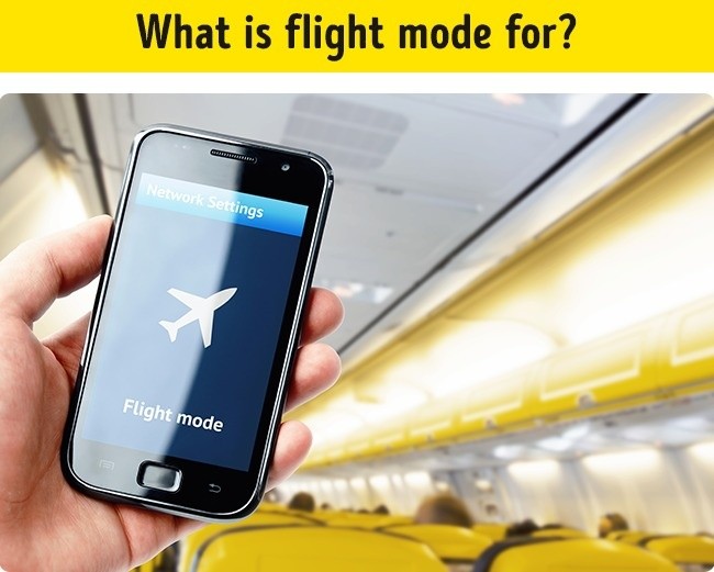 Tại sao phải tắt điện thoại khi máy bay cất cánh và hạ cánh?