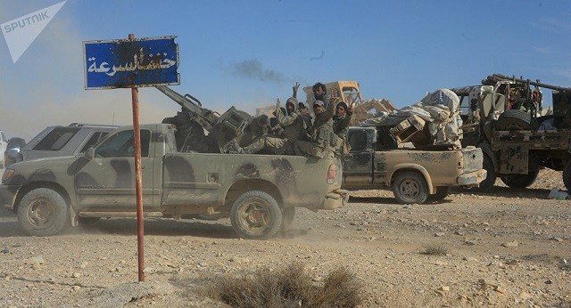 Quân đội Syria và các chiến binh tại thị trấn đang bị khủng bố kiểm soát Al-Karyatein