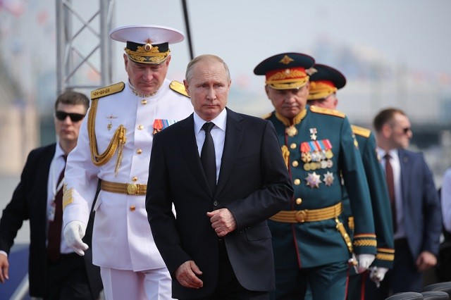 TT Putin tham gia lễ duyệt binh nhân ngày Hải quân Nga 28/7