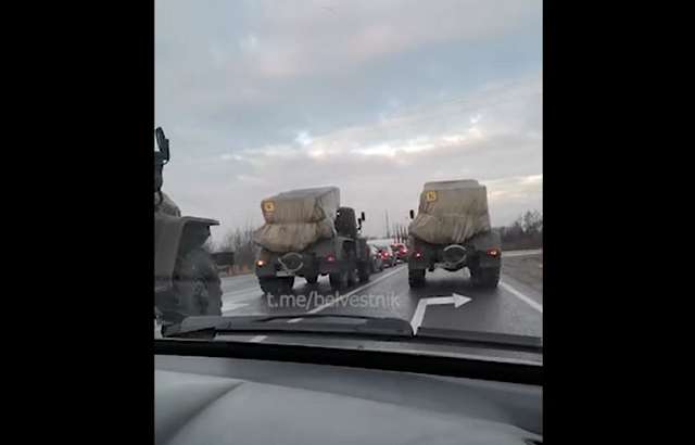 Đoàn xe chở hệ thống tên lửa của Ukraine.