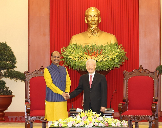 Tổng Bí thư Nguyễn Phú Trọng tiếp Chủ tịch Hạ viện Cộng hòa Ấn Độ Om Birla thăm chính thức Việt Nam. (Ảnh: Trí Dũng/TTXVN).
