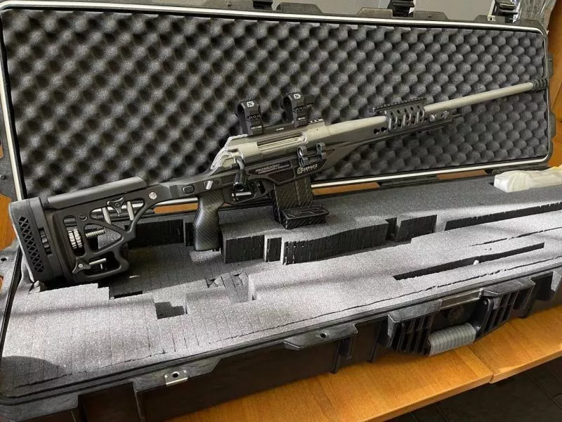 Khẩu súng do các giảng viên Chechnya tại Đại học Lực lượng Đặc biệt Nga (RUS) và Bespoke Gun đồng phát triển.