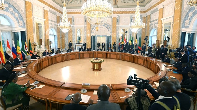 Tổng thống Nga Vladimir Putin gặp gỡ các nhà lãnh đạo châu Phi tại St. Petersburg, Nga. (Ảnh: Sputnik)