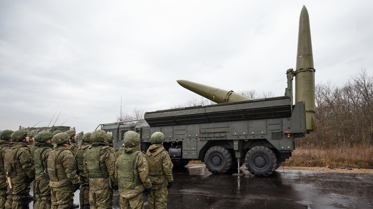 Quân đội Nga trong cuộc tập trận có sử dụng hệ thống tên lửa Iskander ở Quân khu phía Nam. (Ảnh: Sputnik / Vitaly Timkiv)