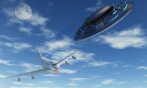 Phi công Mỹ đụng độ UFO trên sa mạc