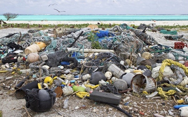 Rác thải nhựa dưới biển có thể nhiều hơn cá vào năm 2050