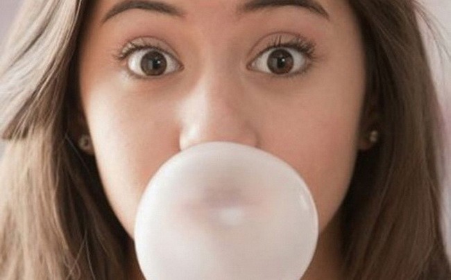 Nuốt kẹo cao su có gây nguy hiểm gì không?