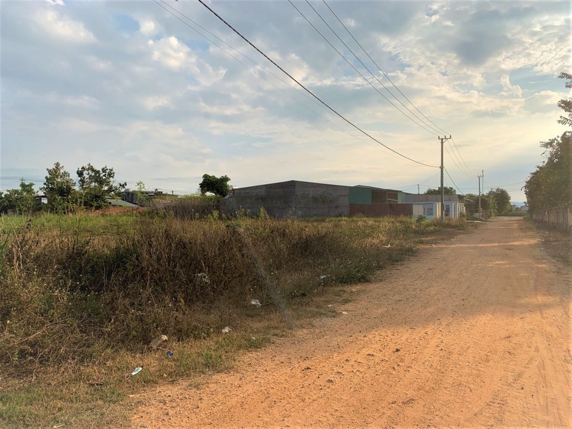 Khu vực đất mà nguyên Phó phòng Tài nguyên và Môi trường huyện Đắk Hà trúng đấu giá trọn gói 67 lô.