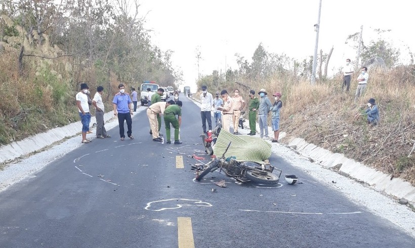 Hiện trường vụ tai nạn giao thông khiến 3 người tử vong, 1 người bị thương.