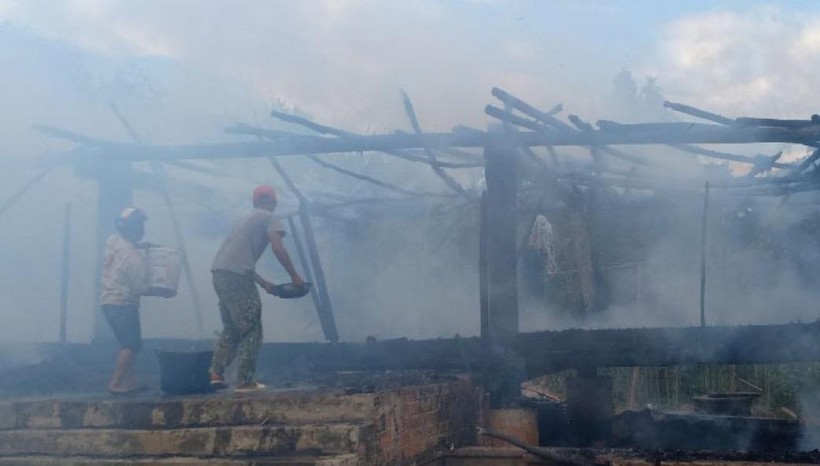 Nhà rông tại thôn Đắk Puih gần 1 tỷ đồng bị lửa thiêu rụi.