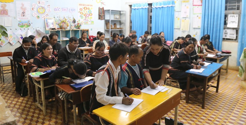 Tất cả các địa phương trên địa bàn tỉnh Gia Lai đều tổ chức lớp xóa mù chữ.