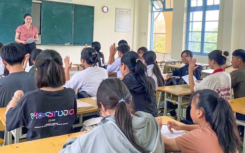 Giáo viên chú trọng ôn tập cho học sinh Trường THPT Chu Văn An và chủ động liên hệ, bố trí chỗ ăn ở cho các em trong quá trình diễn ra Kỳ thi tốt nghiệp THPT 2024.