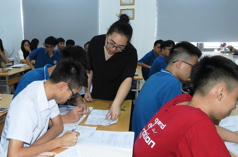 Một tiết ôn tập cho khối 12 Trường TH - THCS - THPT Nguyễn Bỉnh Khiêm.