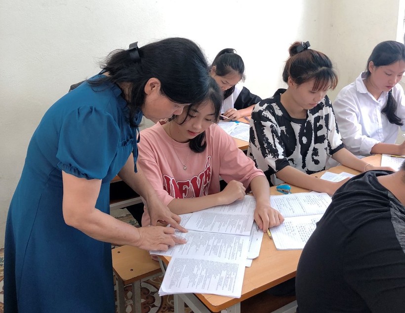Cô trò Trường THPT Bình Liêu đang "chạy nước rút" cho kỳ thi tốt nghiệp THPT.