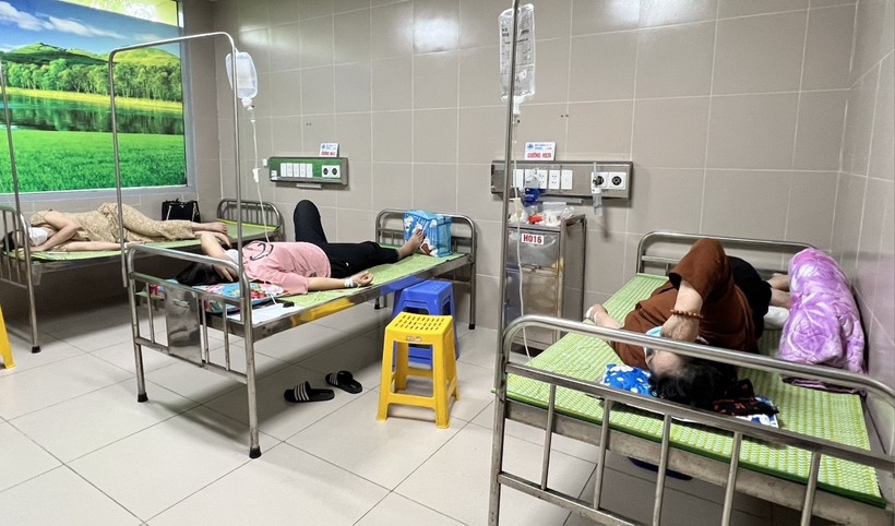 Một số người đang được điều trị, theo dõi tại Bệnh viện Đa khoa tỉnh Thái Bình.