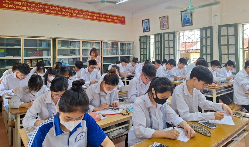 Học sinh lớp 12 ở Thái Bình đang gấp rút ôn thi.