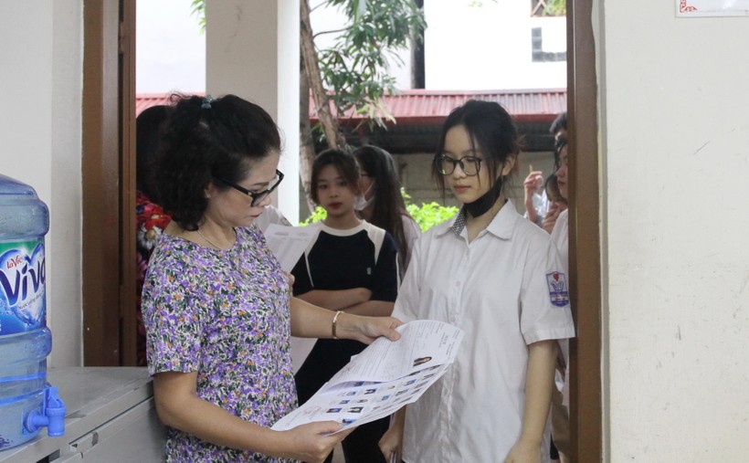 Học sinh dự thi vào lớp 10 tại Hà Nội.