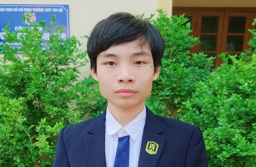 Nguyễn Hàn Bách, học sinh lớp 11 Trường THPT Tây Hồ.