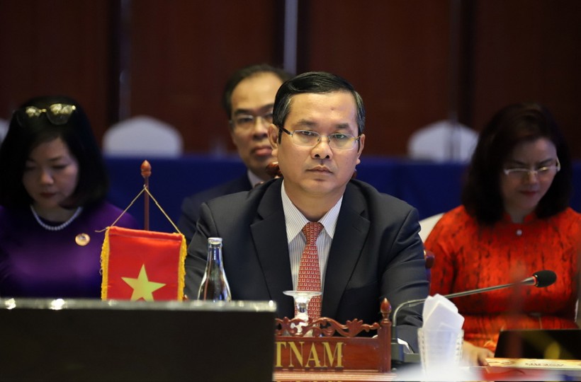 Thứ trưởng Bộ GD&ĐT Nguyễn Văn Phúc dự hội nghị.