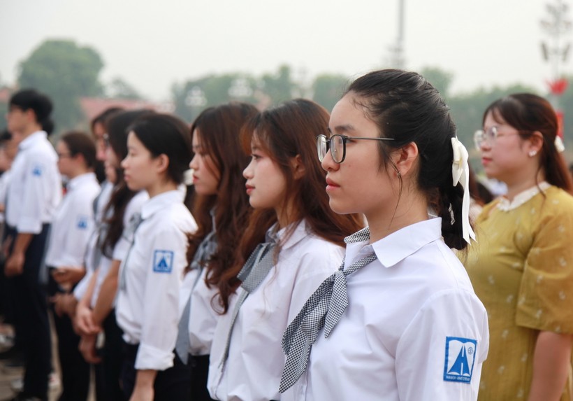 Học sinh Hà Nội dự lễ báo công dâng Bác.