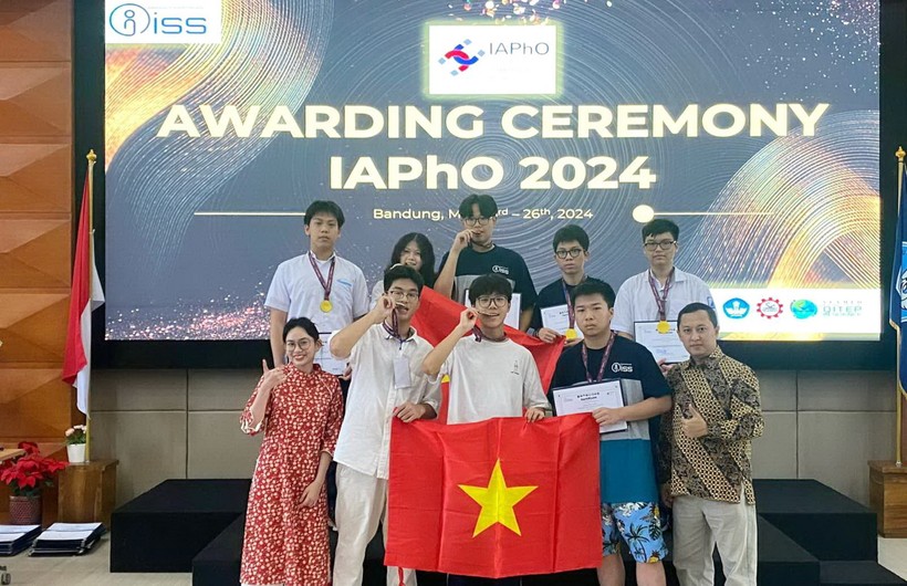  8 học sinh Việt Nam đều giành huy chương Olympic Vật lý ứng dụng quốc tế năm 2024