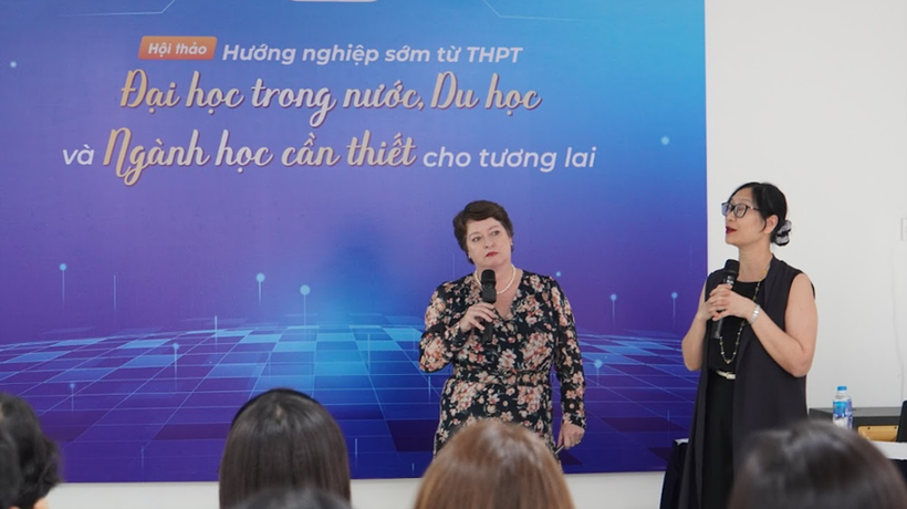 Tiến sĩ Marisha McAuliffe và Thạc sĩ Phạm Cúc Hà chia sẻ tại hội thảo.