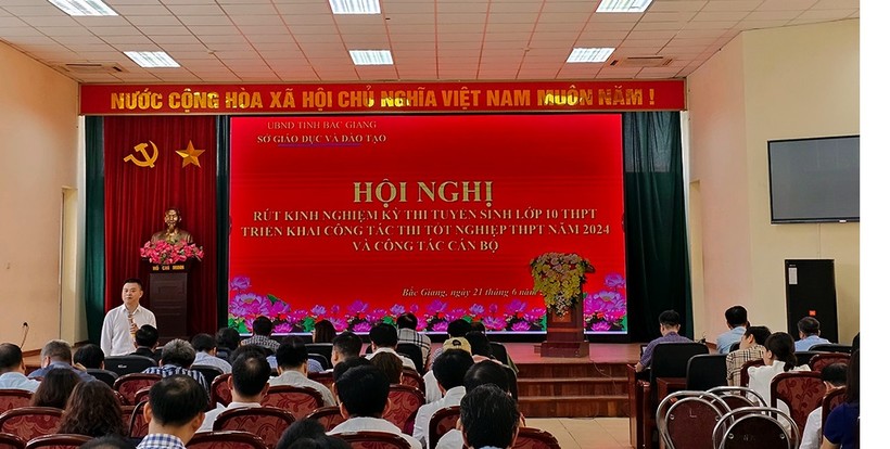 Ông Bạch Đăng Khoa - Phó Giám đốc Sở GD&ĐT Bắc Giang lưu ý các điểm mới, công tác sẵn sàng chuẩn bị cho kỳ thi.