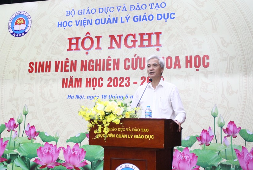 PGS.TS Trần Hữu Hoan phát biểu tại hội nghị.