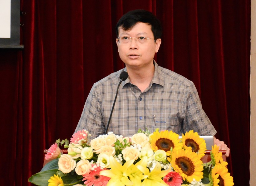 PGS.TS Nguyễn Văn Hiền - Chủ tịch Hội đồng Trường ĐH Sư phạm Hà Nội tham luận tại tọa đàm.