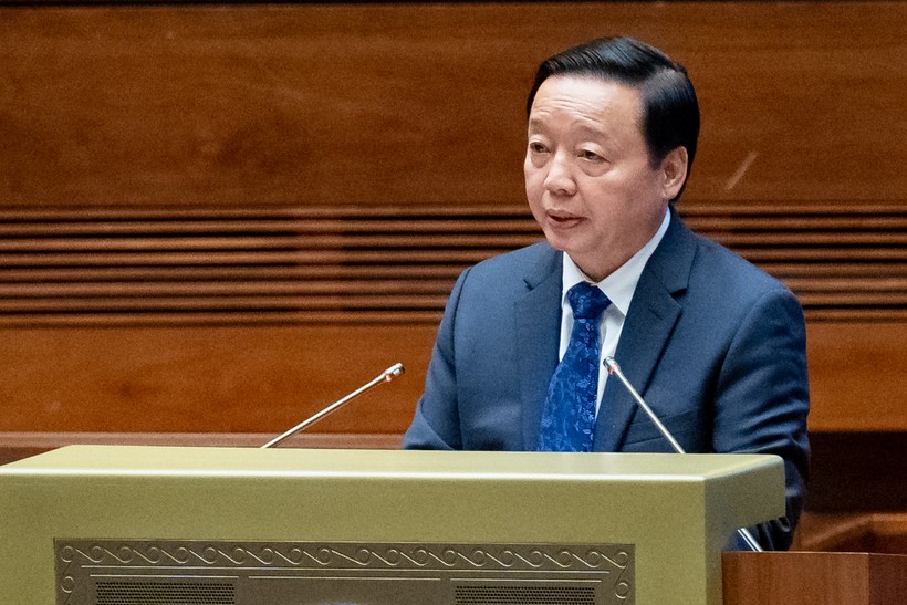 Phó Thủ tướng Chính phủ Trần Hồng Hà báo cáo trước Quốc hội, sáng 6/6.