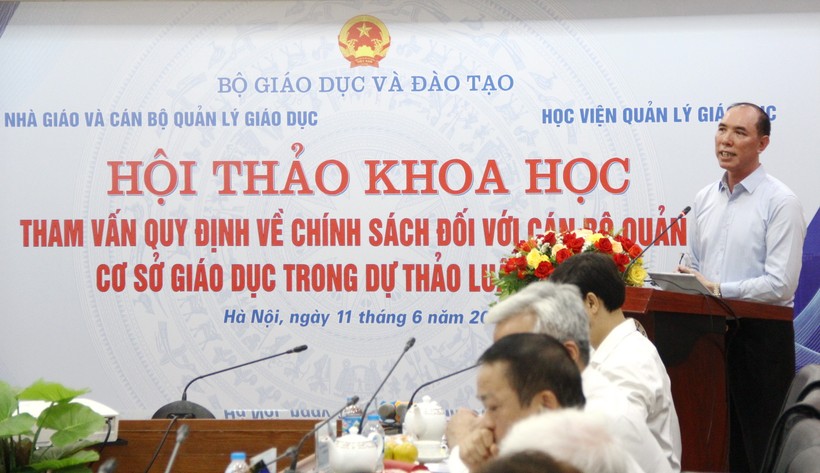 Ông Đặng Văn Bình – Phó Cục trưởng Cục Nhà giáo và Cán bộ quản lý giáo dục phát biểu tại hội thảo.