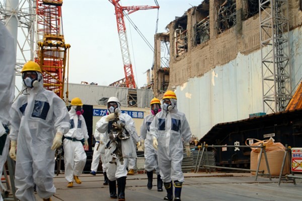 Chuyên gia khắc phục sự cố sau thảm họa Fukushima.