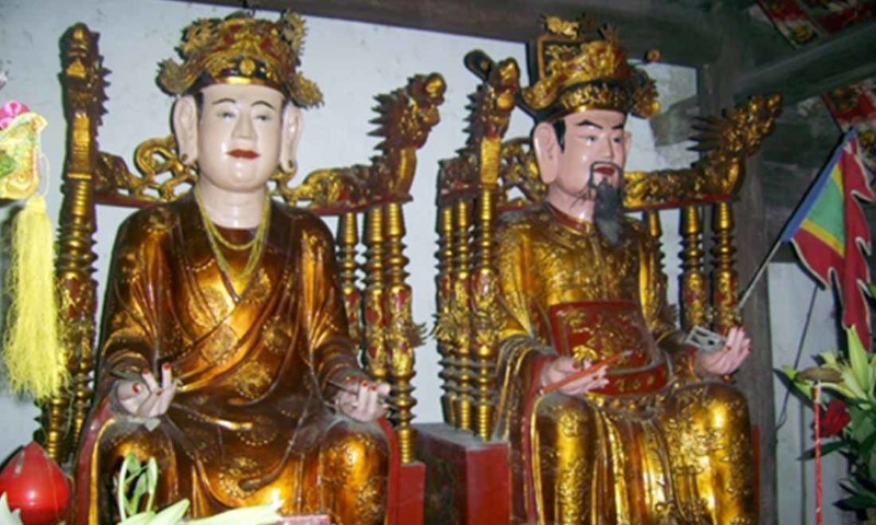 Tượng thờ Thượng tướng Thái sư Trần Quang Khải và Công chúa Phụng Dương tại làng Cao Đài, xã Mỹ Thành, huyện Mỹ Lộc, tỉnh Nam Định. 