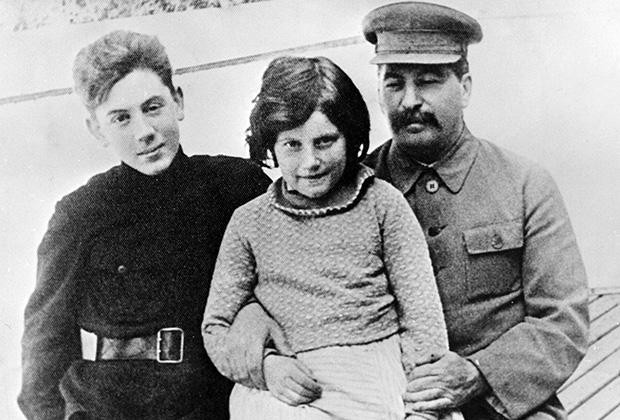 Những người con của Stalin.