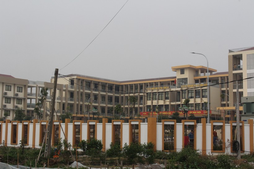Trường THCS Tiên Du đã đi vào hoạt động song hồ sơ pháp lý liên quan đến quá trình đầu tư xây dựng lại chưa hoàn thiện.