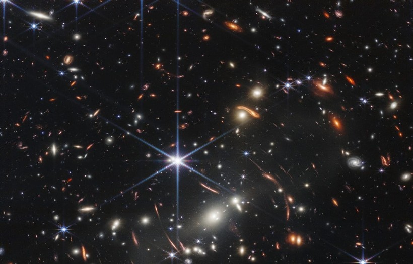Kính viễn vọng James Webb đem lại hình ảnh ngoạn mục mới về vũ trụ. Ảnh: NASA