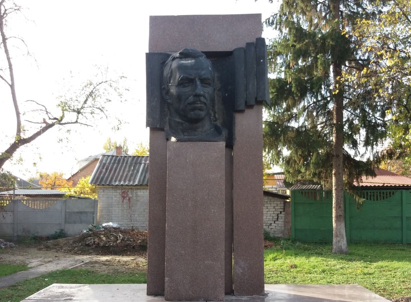 Đài tưởng niệm nhà giáo dục Makarenko tại thành phố Kremenchuk, Ukraine.