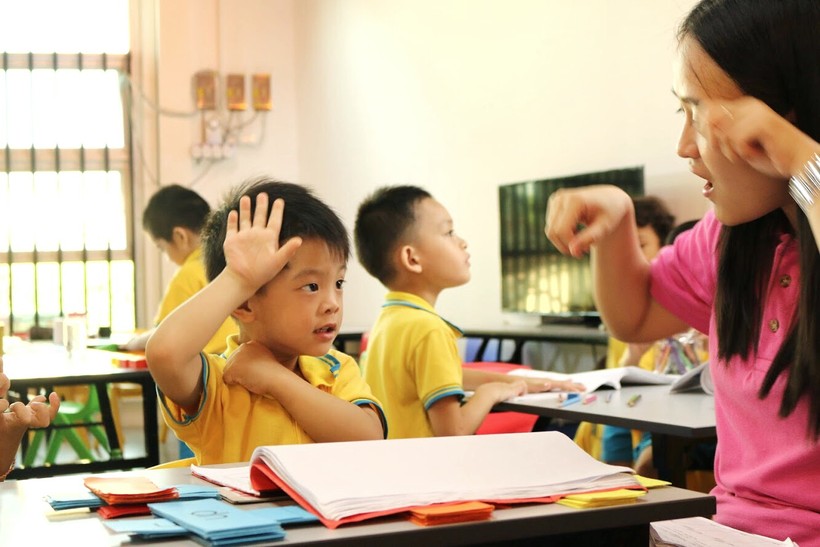 Một tiết học nhận biết chữ cái của trẻ mẫu giáo Malaysia.