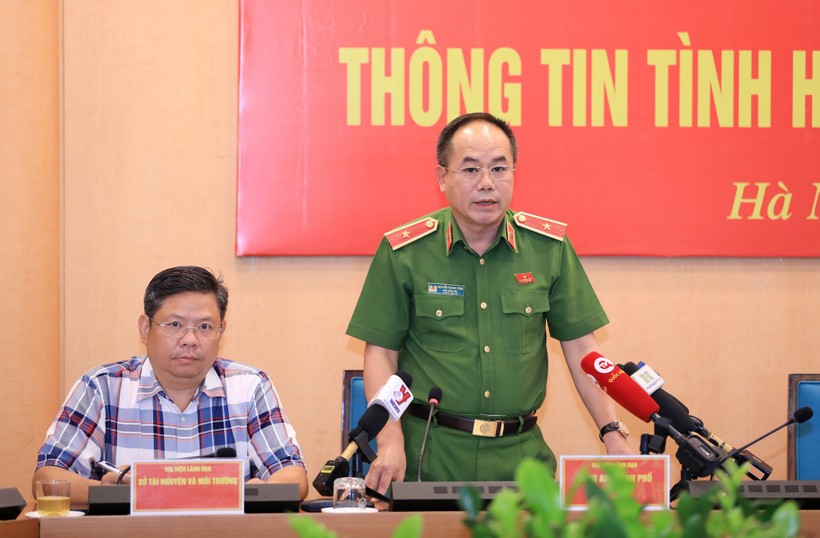 Thiếu tướng Nguyễn Thanh Tùng - Phó Giám đốc Công an TP Hà Nội thông tin với báo chí.