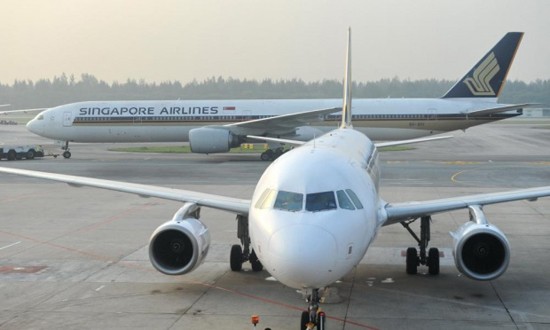 Máy bay Singapore Airlines hỏng 2 động cơ khi đang bay