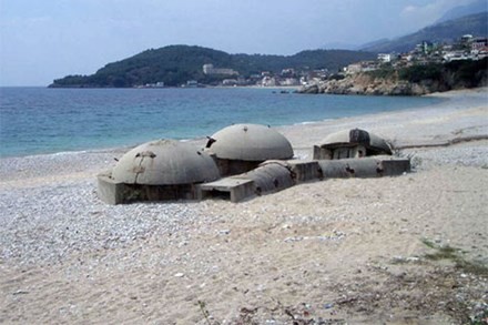 Vén màn bí mật về mạng lưới hầm ngầm chống hạt nhân Albania