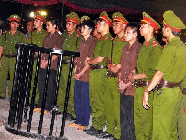 Thảm án ở Bình Phước: Sát thủ đứng không vững khi nhận án tử