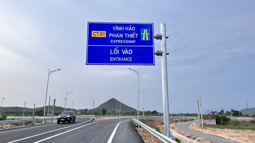 Sửa chữa, hoàn trả các tuyến đường dân sinh phục vụ thi công cao tốc qua tỉnh Bình Thuận.