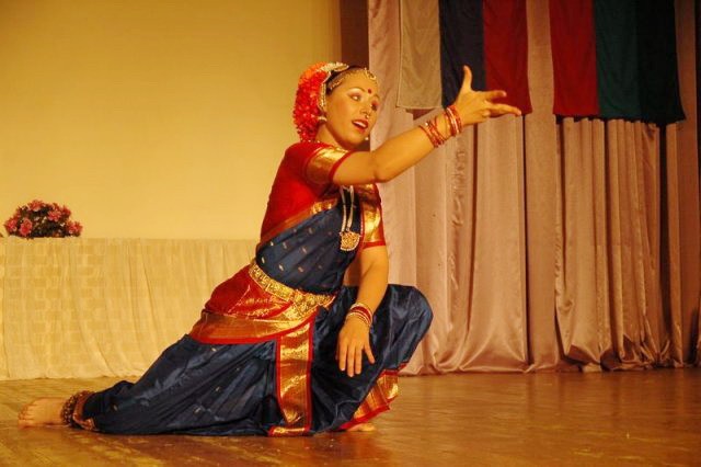 Đoàn nghệ thuật múa Ấn Độ biểu diễn tại Việt Nam