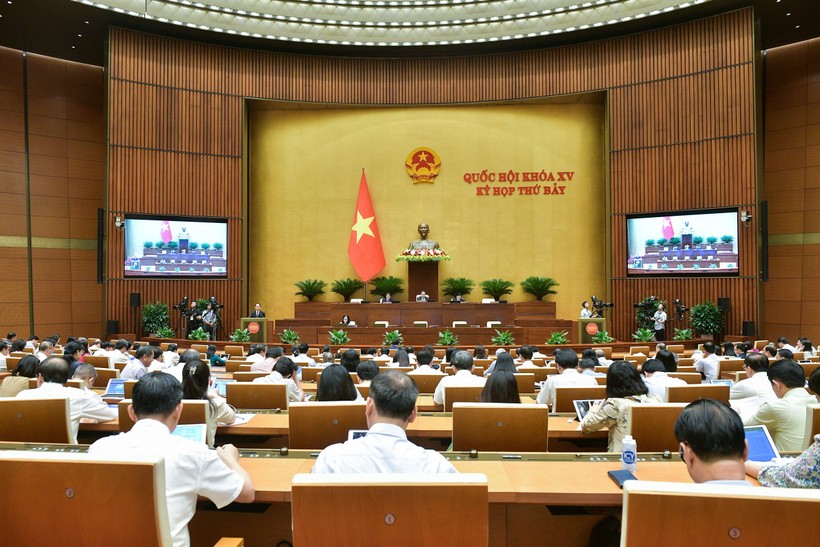 Sáng 28/6, với 462/470 đại biểu có mặt tán thành, Quốc hội thông qua Luật Thủ đô sửa đổi với 54 điều.