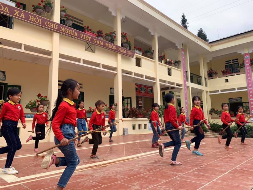 Học sinh Trường PTDTBT Tiểu học Nghĩa Thuận (Quản Bạ, Hà Giang).