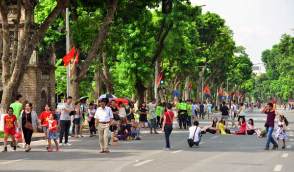 Từ ngày mai 25/12, Hà Nội thí điểm mở rộng không gian phố đi bộ